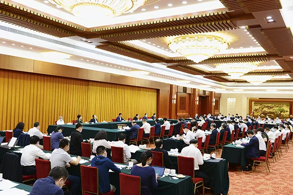 栗戰(zhàn)書:在鄉(xiāng)村振興促進(jìn)法實施座談會上的講話(全文)(圖2) 栗戰(zhàn)書:在鄉(xiāng)村振興促進(jìn)法實施座談會上的講話(全文)(圖2)