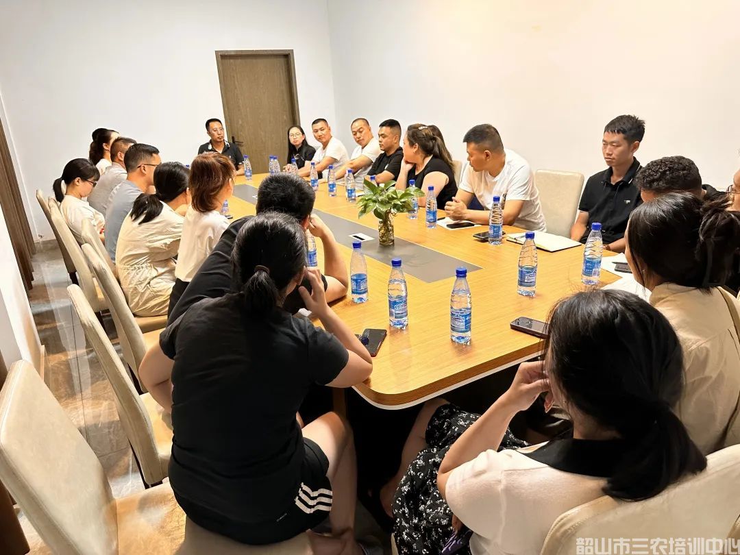 第五期返鄉(xiāng)入鄉(xiāng)創(chuàng)業(yè)培訓(xùn)班在我中心開班(圖11) 第五期返鄉(xiāng)入鄉(xiāng)創(chuàng)業(yè)培訓(xùn)班在我中心開班(圖11)